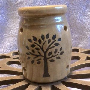 2 OR MORE ITEMS $10 OR LESS GET 3rd LESSER ITEM FREE 
Tea light mini crock